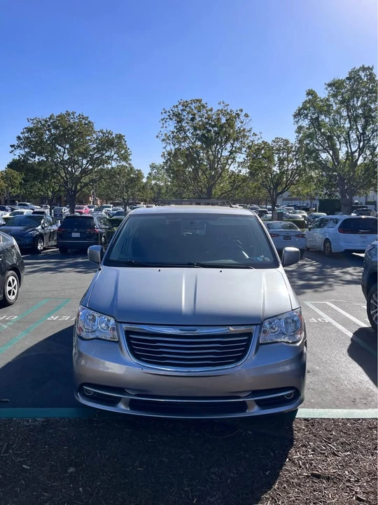 2014 Chrysler Town & Country - Image 3 of 20