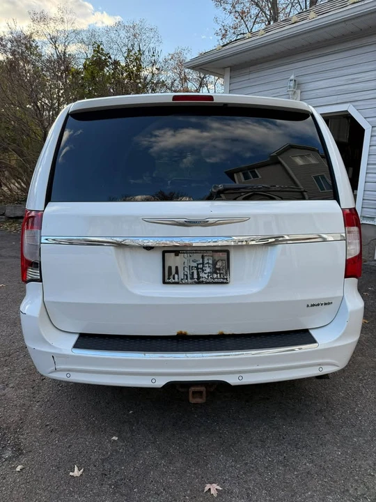 2014 Chrysler Town & Country - Image 2 of 16