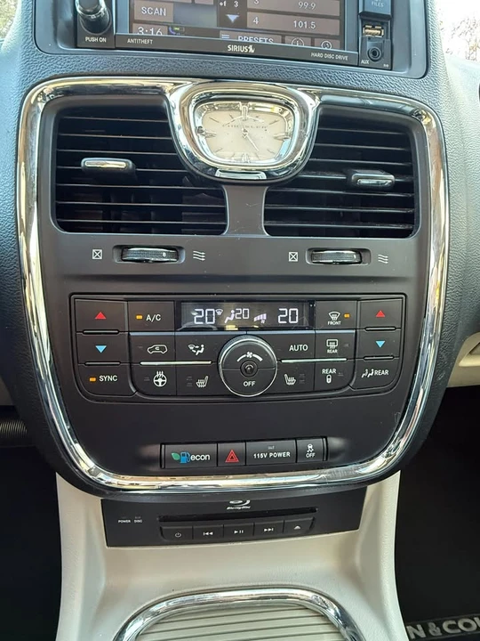 2014 Chrysler Town & Country - Image 13 of 16