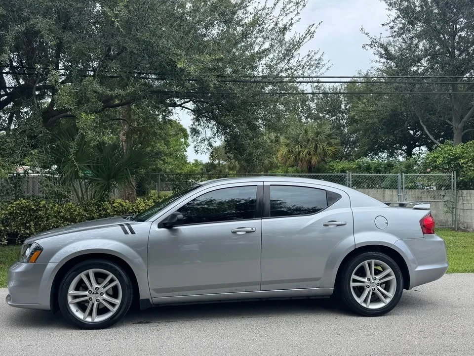 2014 Dodge Avenger Sedan - Image 4 of 9