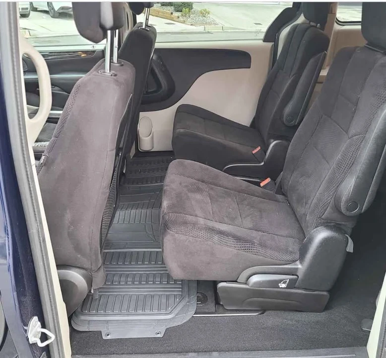 2014 Dodge Caravan - Image 6 of 10