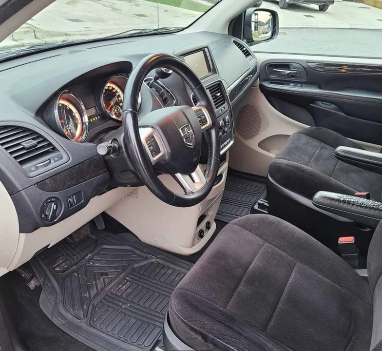 2014 Dodge Caravan - Image 8 of 10