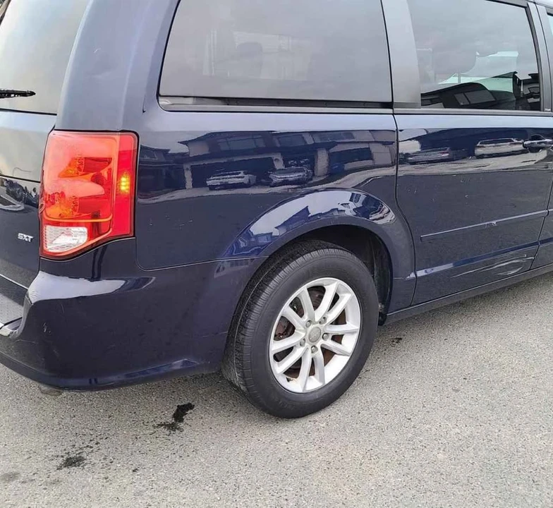 2014 Dodge Caravan - Image 4 of 10