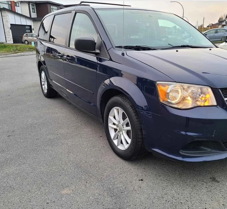 2014 Dodge Caravan - Image 2 of 10