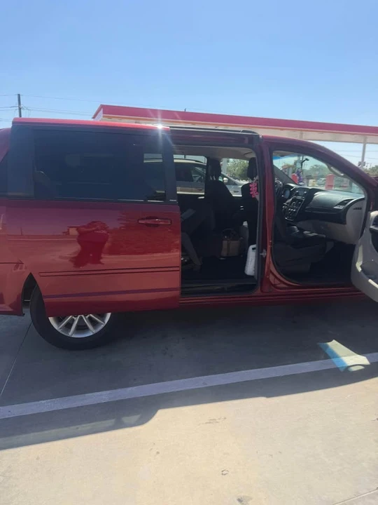 2014 Dodge Caravan - Image 7 of 9