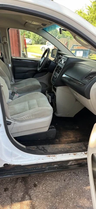 2014 Dodge Caravan - Image 6 of 10