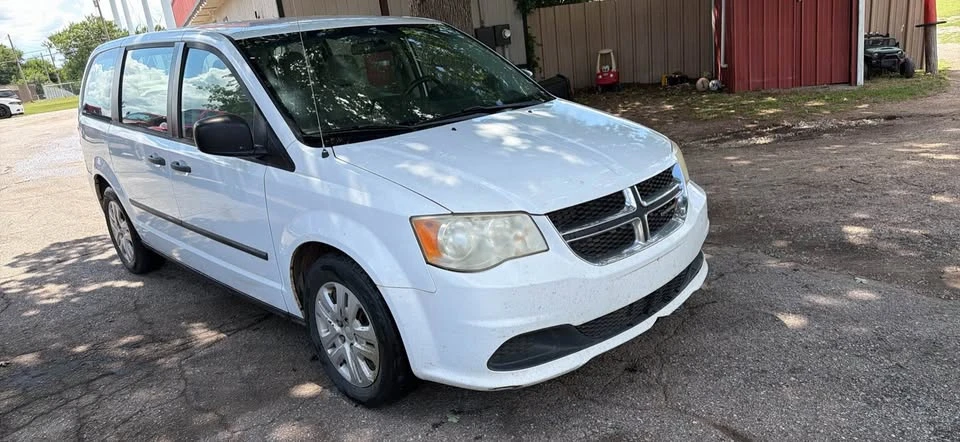 2014 Dodge Caravan - Image 7 of 10
