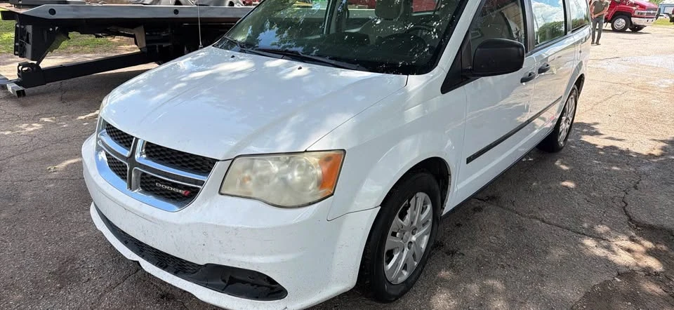 2014 Dodge Caravan - Image 8 of 10