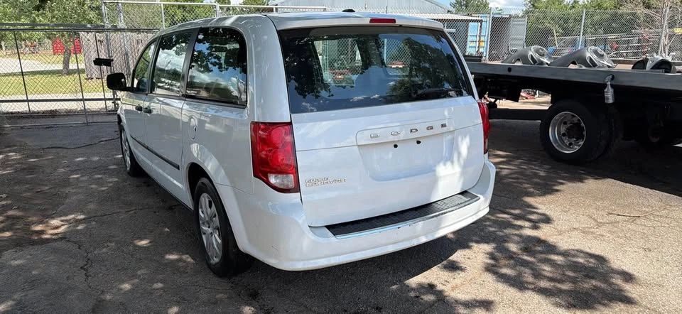 2014 Dodge Caravan - Image 2 of 10