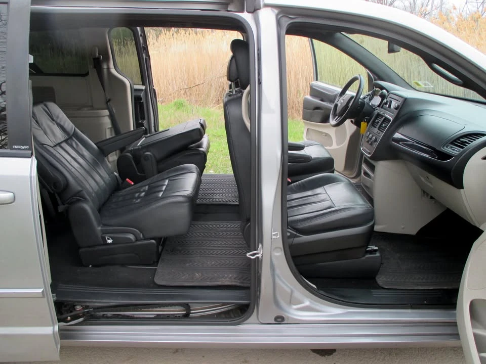 2014 Dodge Caravan - Image 17 of 18