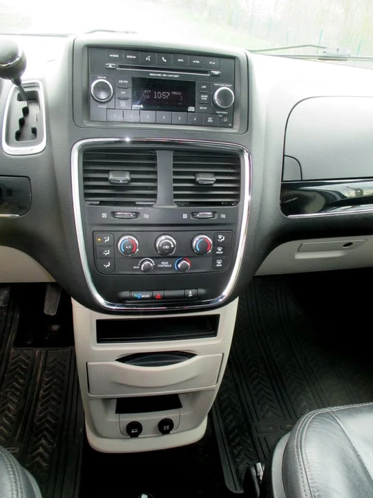 2014 Dodge Caravan - Image 13 of 18