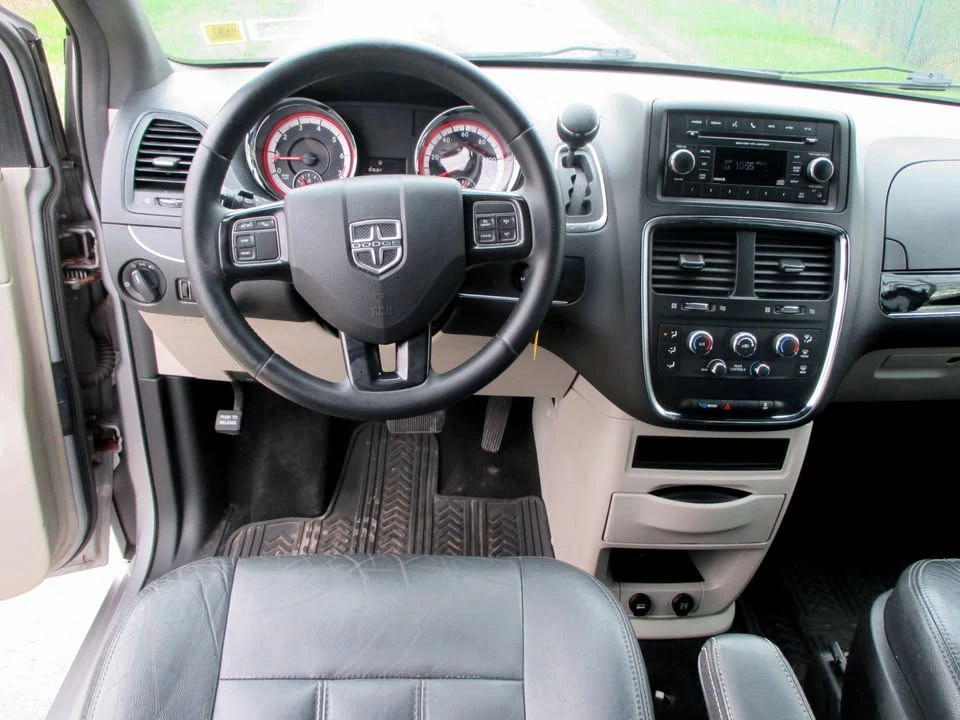 2014 Dodge Caravan - Image 12 of 18
