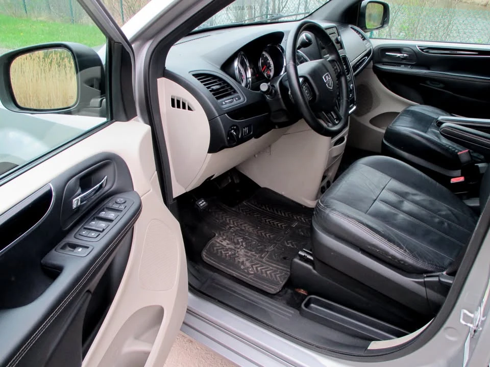 2014 Dodge Caravan - Image 11 of 18