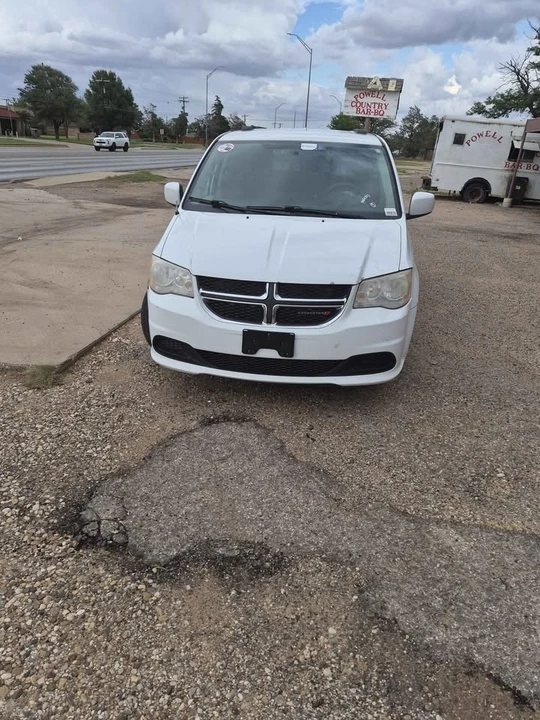 2014 Dodge Caravan - Image 2 of 7