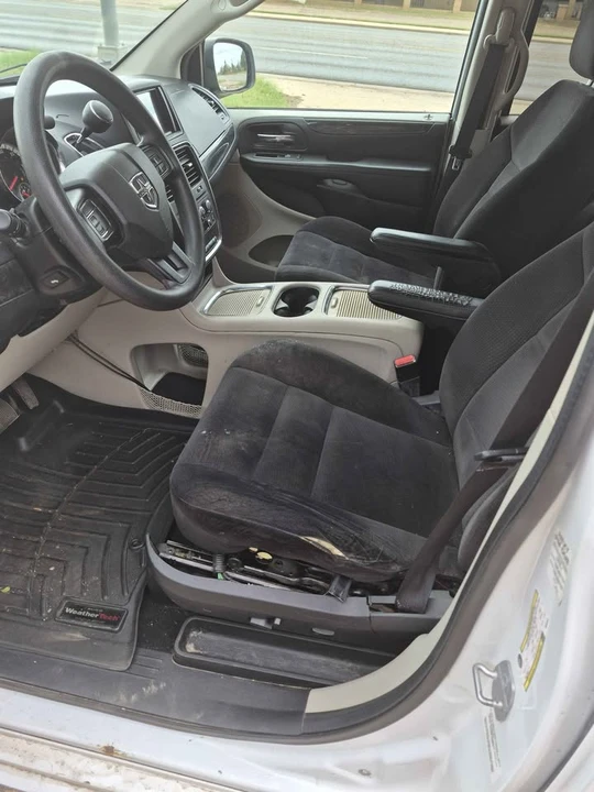 2014 Dodge Caravan - Image 5 of 7