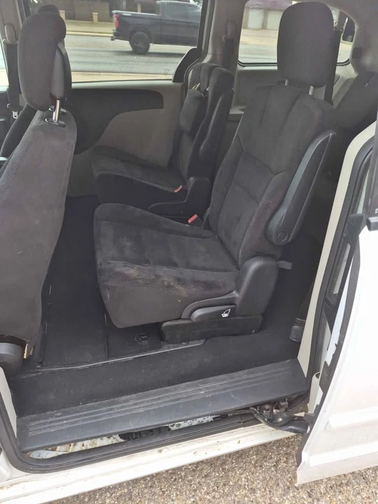 2014 Dodge Caravan - Image 6 of 7