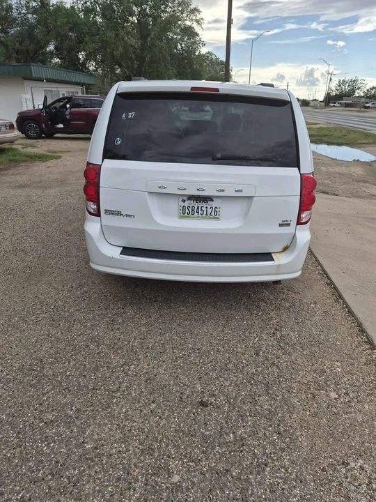 2014 Dodge Caravan - Image 4 of 7