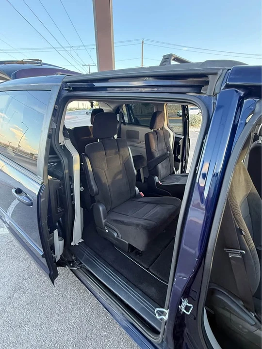 2014 Dodge Caravan - Image 6 of 19