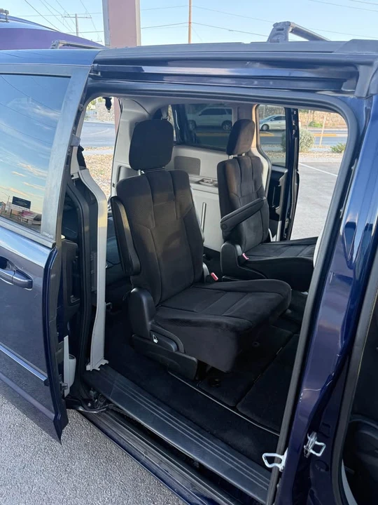 2014 Dodge Caravan - Image 8 of 19
