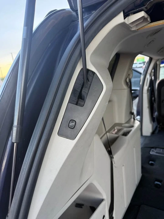 2014 Dodge Caravan - Image 11 of 19