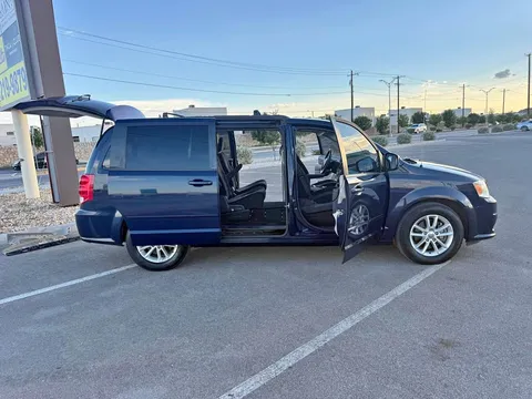 2014 Dodge Caravan SXT Minivan 4D
