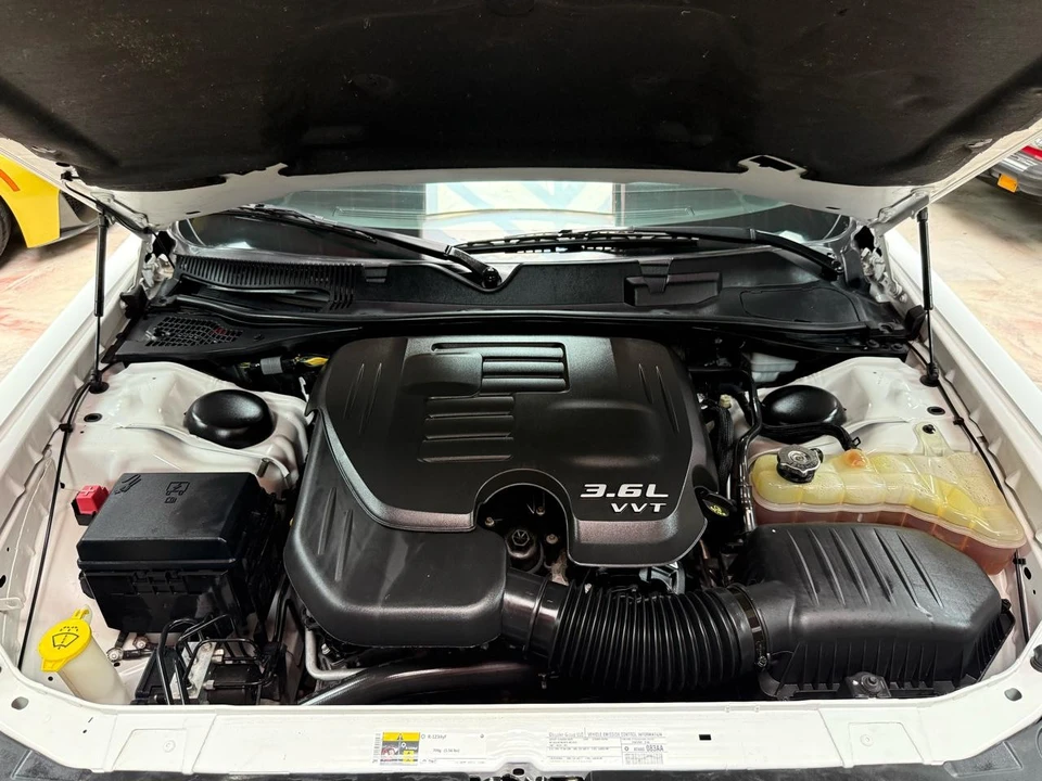 2014 Dodge Challenger 3rd Gen - Image 29 of 31