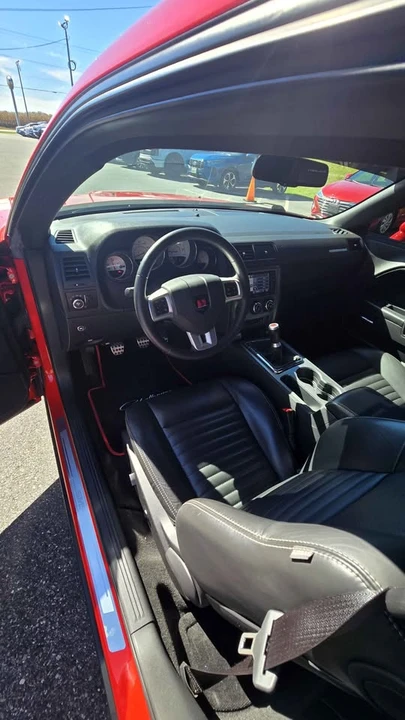 2014 Dodge Challenger 3rd Gen - Image 10 of 15