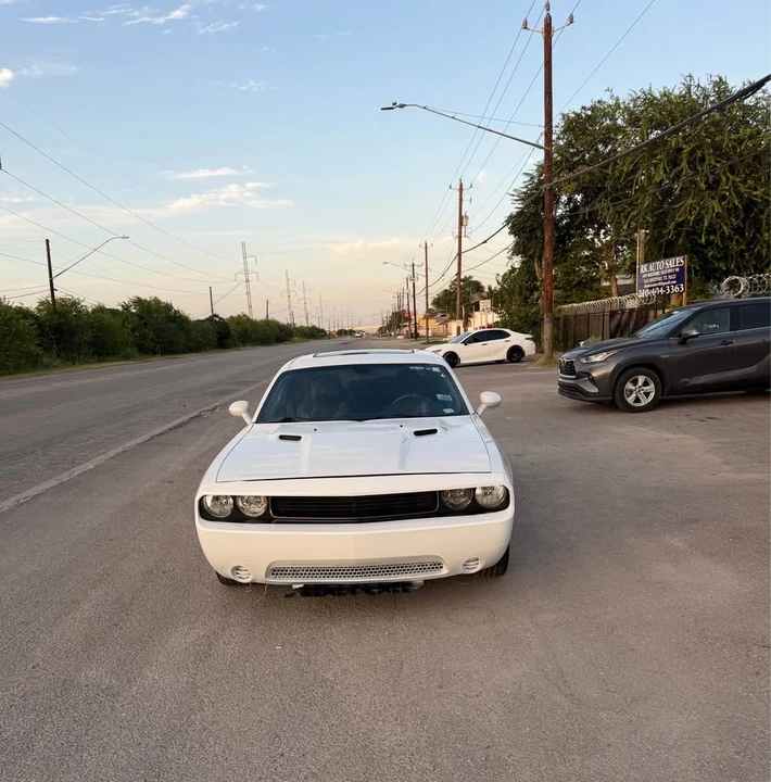 2014 Dodge Challenger 3rd Gen - Image 9 of 10