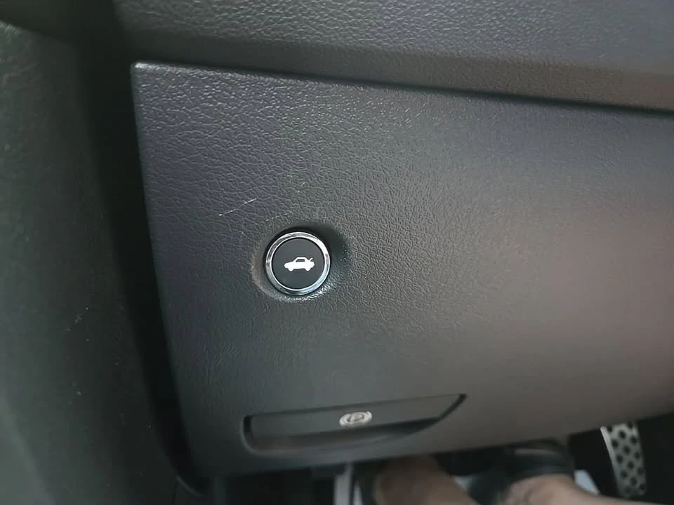 2014 Dodge Challenger 3rd Gen - Image 17 of 20