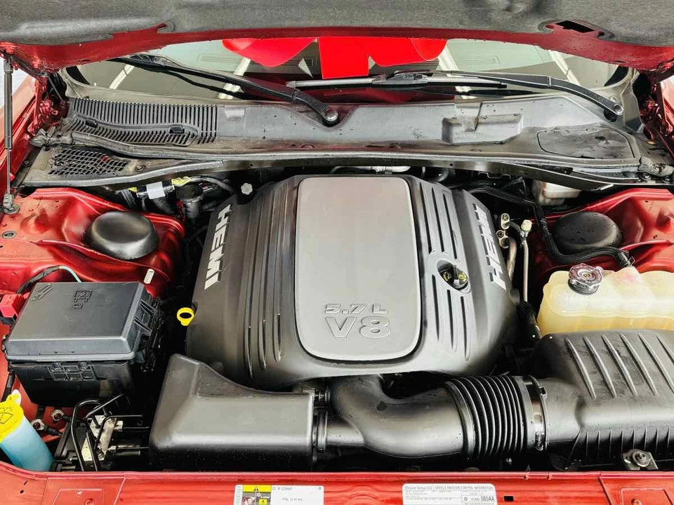 2014 Dodge Challenger 3rd Gen - Image 13 of 31