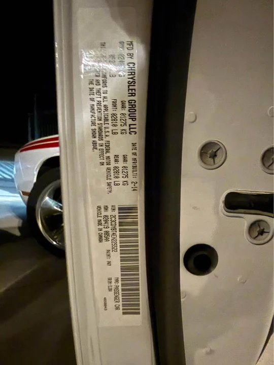 2014 Dodge Challenger 3rd Gen - Image 9 of 17