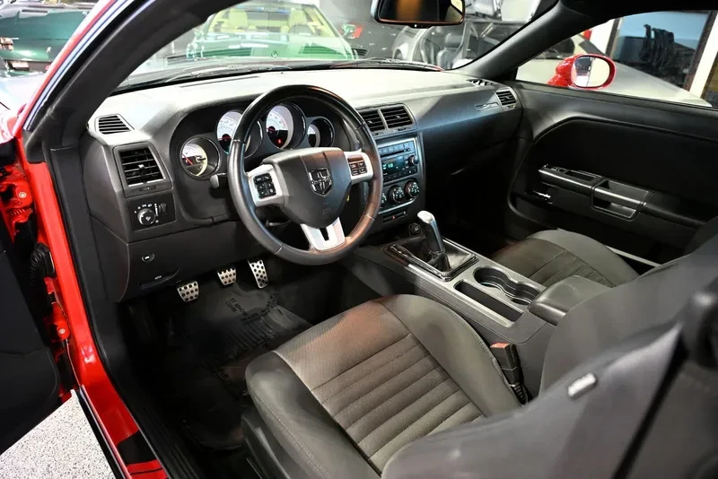 2014 Dodge Challenger 3rd Gen - Image 9 of 17