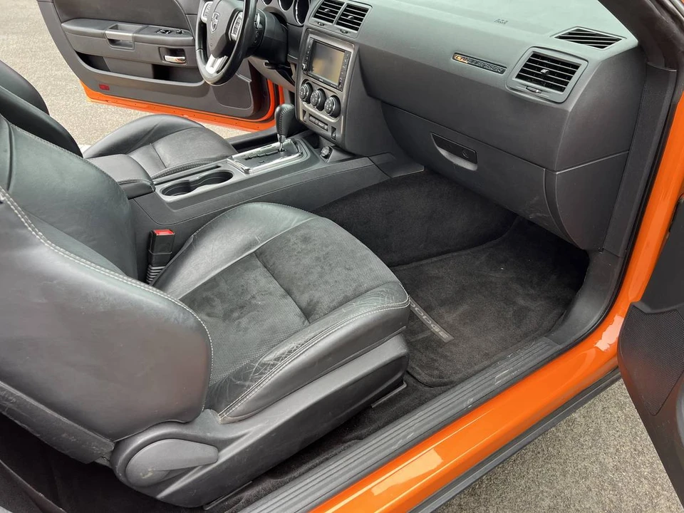 2014 Dodge Challenger 3rd Gen - Image 9 of 12