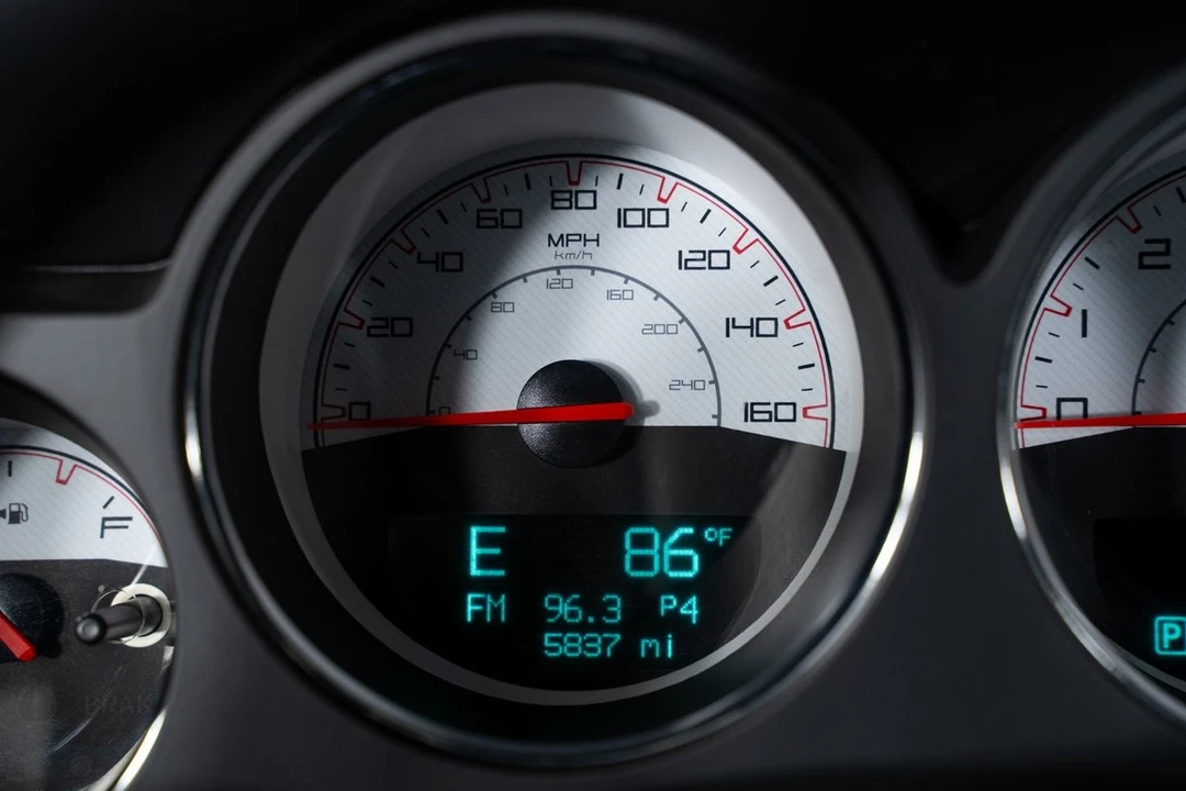 2014 Dodge Challenger 3rd Gen - Image 28 of 31