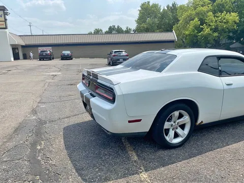 2014 Dodge Challenger SE Coupe 2D
