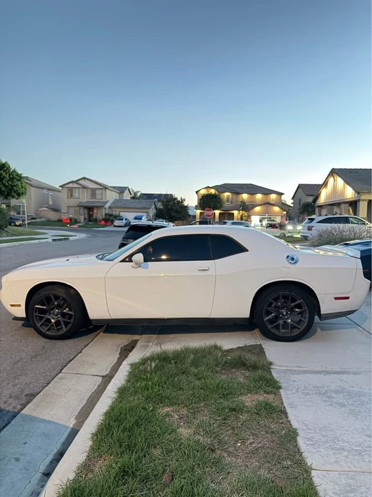 2014 Dodge Challenger 3rd Gen - Image 4 of 15