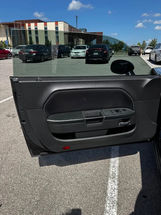 2014 Dodge Challenger - Image 5 of 10