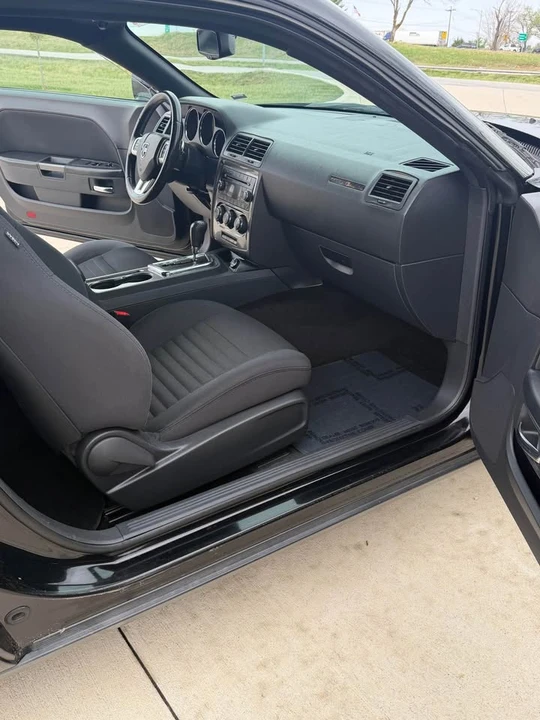 2014 Dodge Challenger 3rd Gen - Image 10 of 15