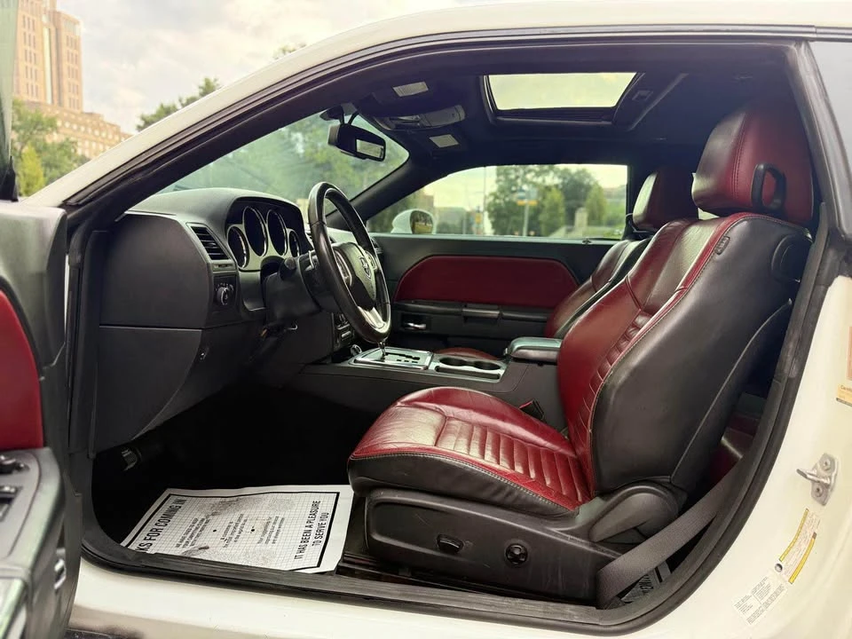 2014 Dodge Challenger 3rd Gen - Image 9 of 17