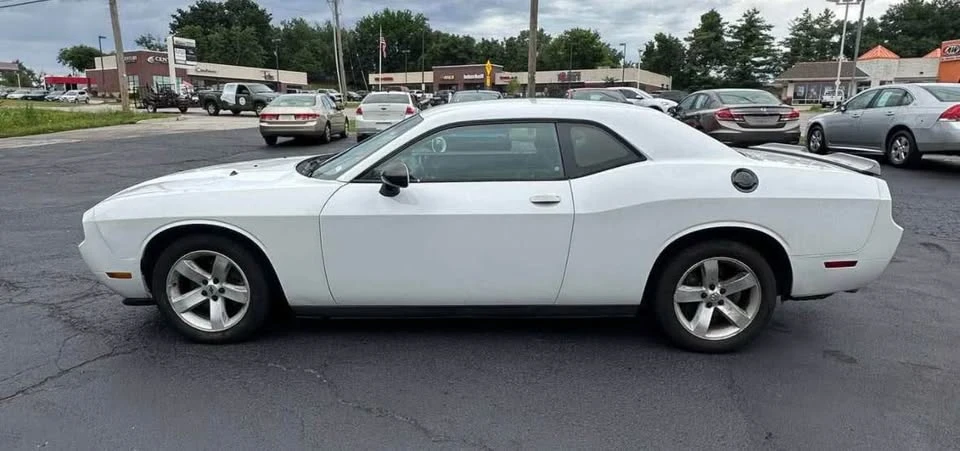 2014 Dodge Challenger 3rd Gen - Image 9 of 17