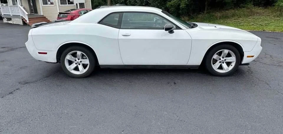 2014 Dodge Challenger 3rd Gen - Image 11 of 17