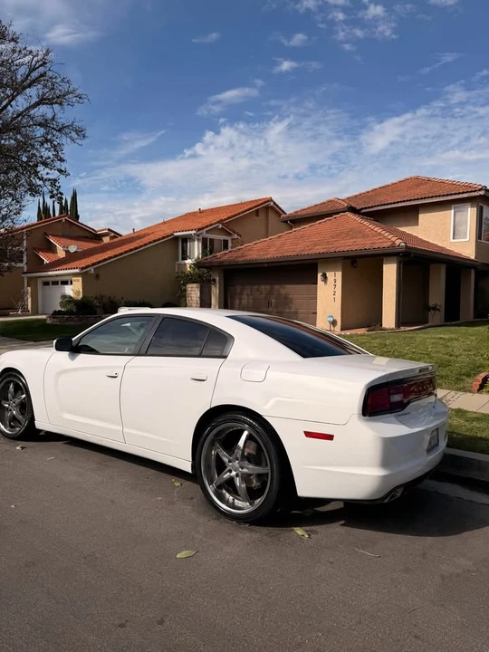 2014 Dodge Charger 7th Gen - Image 2 of 4