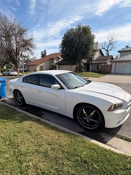 2014 Dodge Charger 7th Gen - Image 3 of 4