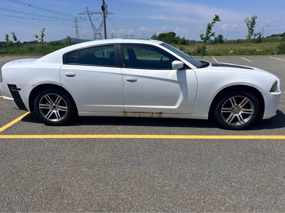 2014 Dodge Charger 7th Gen - Image 4 of 11