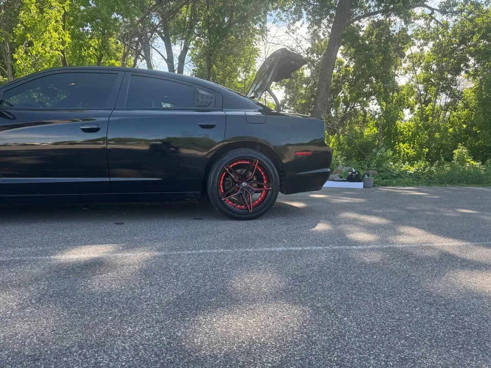 2014 Dodge Charger 7th Gen - Image 10 of 15