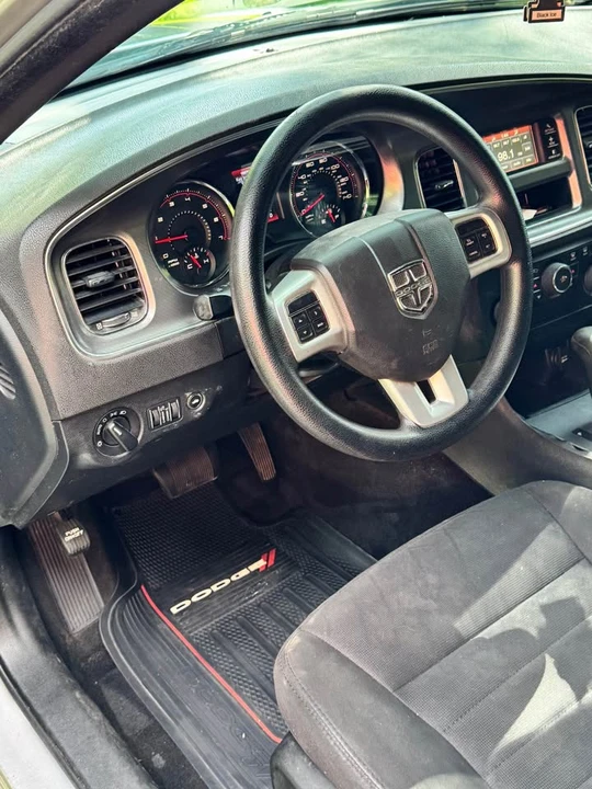 2014 Dodge Charger 7th Gen - Image 5 of 7