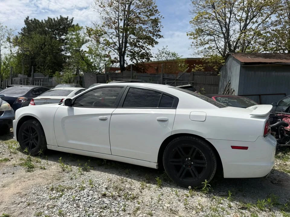 2014 Dodge Charger 7th Gen - Image 9 of 14