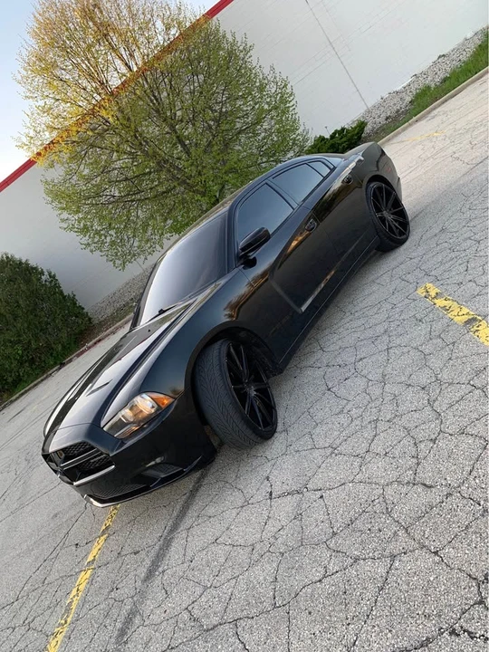 2014 Dodge Charger 7th Gen - Image 2 of 10
