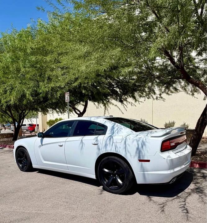 2014 Dodge Charger 7th Gen - Image 9 of 12