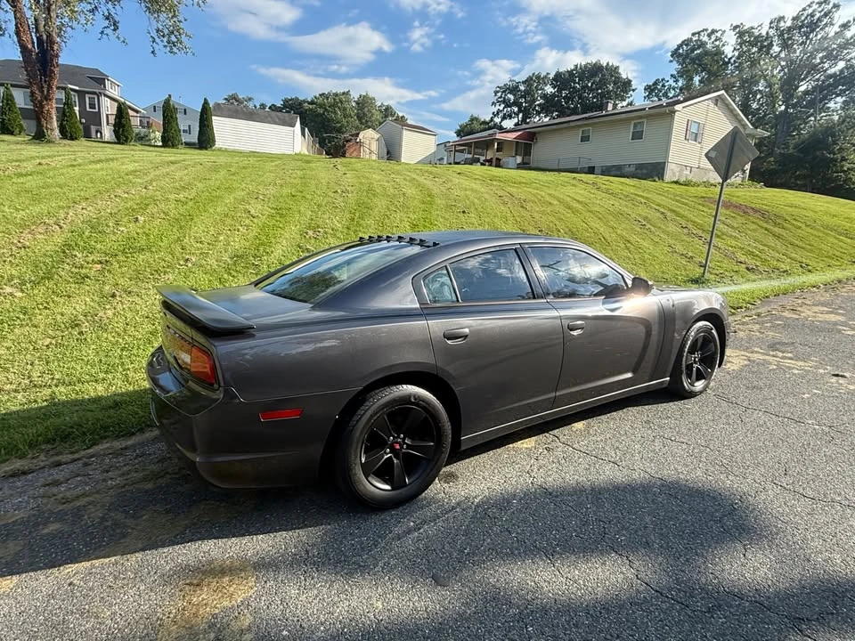 2014 Dodge Charger 7th Gen - Image 5 of 10